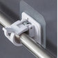🚪 50% RABATT NU! 🔧 Spikfria Justerbara Gardinstångshållare (Set med 2) – Stark Självhäftande Bas – Perfekt för Gardiner & Duschdraperier – Enkel Montering & Flyttbar 🏠