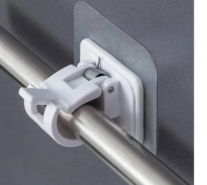 🚪 50% RABATT NU! 🔧 Spikfria Justerbara Gardinstångshållare (Set med 2) – Stark Självhäftande Bas – Perfekt för Gardiner & Duschdraperier – Enkel Montering & Flyttbar 🏠