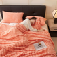 🍂 50 % RABATT NU! 🛏️ Tjock kaninplush & mjölkvelourtäcke – ultramjuk, värmeisolering & mångsidig – perfekt för kalla kvällar 🛋️