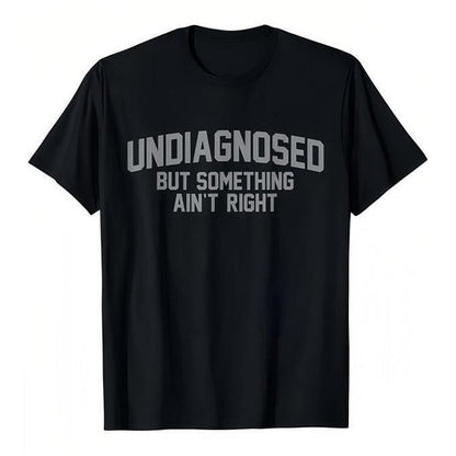 👕 50% RABATT! 😄 Rolig t-shirt med "Undiagnosed"-slogan – Kvick, mjuk & perfekt samtalsstartare – Bomullskvalitet, avslappnad passform – idealisk för vardag eller som gåva 🎤