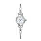 Elegant damklocka med pärlemorsskiva – kristallindex, flätat metallband & tidlös elegans ⌚✨