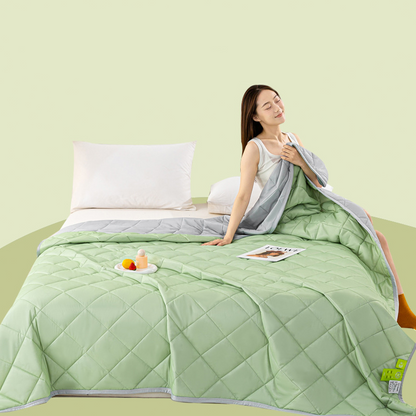 ❄️ 50% RABATT NU! 🛌 Svalkande Sommartäcke med Kylteknologi – Molnlätt, Andningsbart & Vändbart Dubbeltonsdesign 🌙