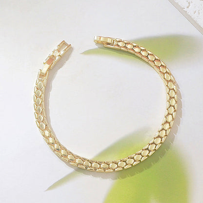 📿 Elegant guldfärgat kedjearmband för kvinnor – ormskalsmönster, lätt & mångsidigt – perfekt present för alla tillfällen 🎁