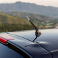 🚗Kort, universell bilantenn i form av en boll, tillverkad av anodiserad aluminiumlegering T6061 – ger en klar AM/FM-mottagning, en sportig look och pålitlig radiomottagning ✨